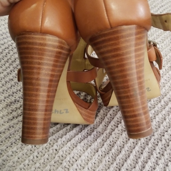 Marc Fisher platform strappy sandals - Picture 4 of 5